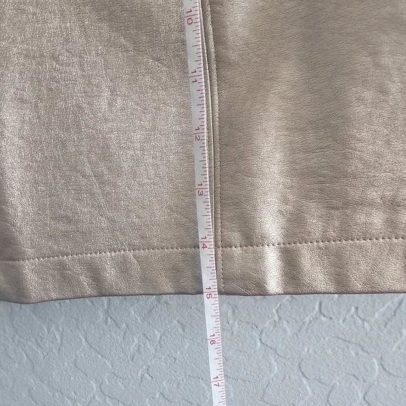 Small metallic pink Hollister skirt - Picture 4 of 7